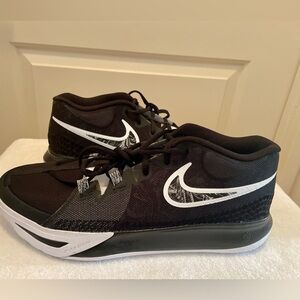 Nike Kyrie Flytrap 6 Sneaker - Men’s Size 13 / Women’s Size 14.5